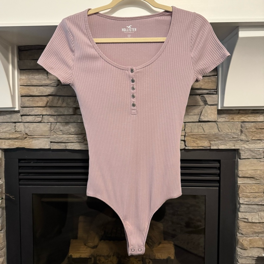 Hollister Lavender Purple Ribbed Bodysuit. Size Medium.